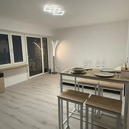 Modernes Nahe Arena & Mercedes Museum شقة