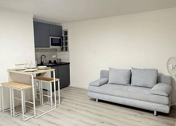 Modernes Nahe Arena & Mercedes Museum * Stuttgart