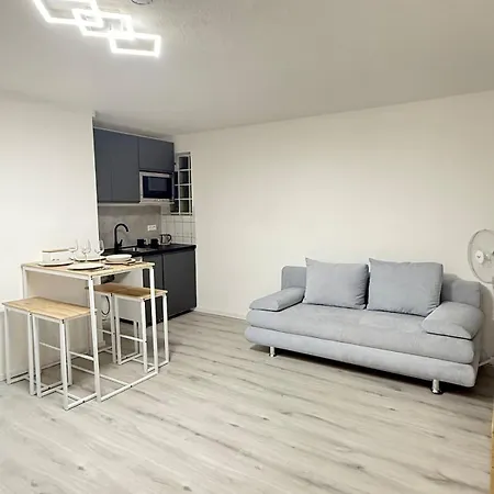 Modernes Nahe Arena & Mercedes Museum * Stuttgart