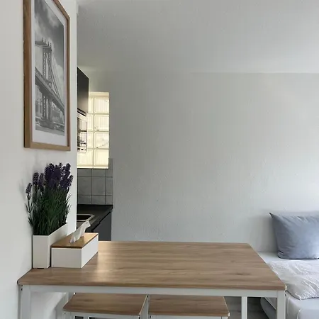 Modernes Nahe Arena & Mercedes Museum 아파트 *